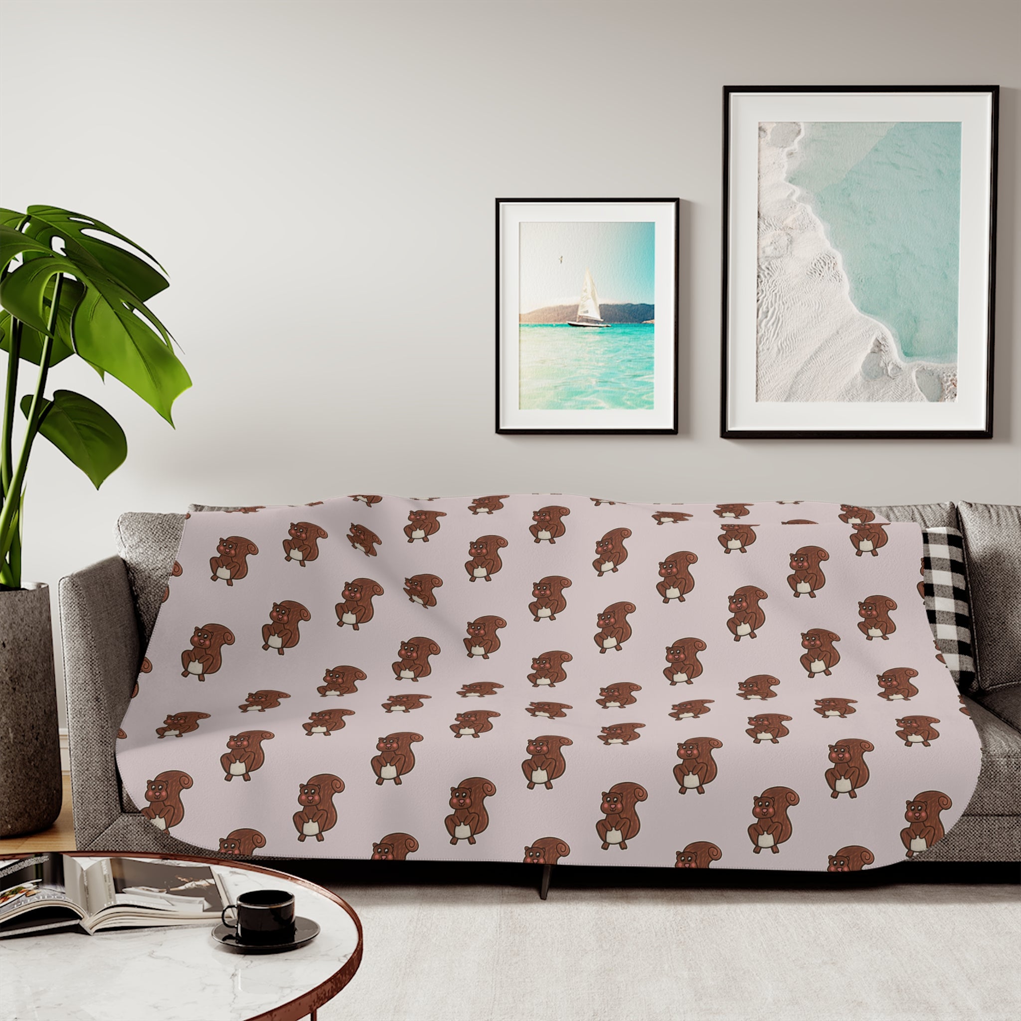 Hand-Drawn Brown Squirrel with Rosey Cheeks Pattern Sherpa Blanket | Cozy Woodland Animal Print Throw
