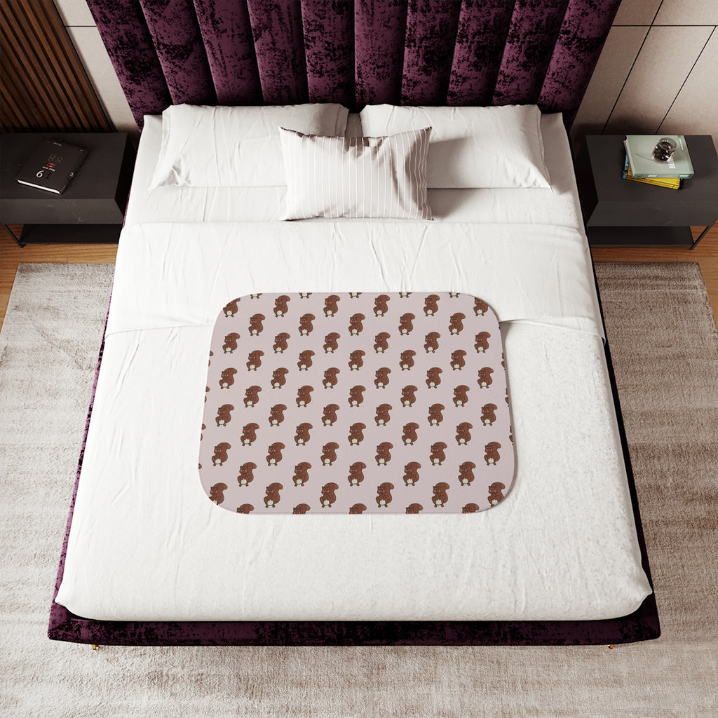 Hand-Drawn Brown Squirrel with Rosey Cheeks Pattern Sherpa Blanket | Cozy Woodland Animal Print Throw