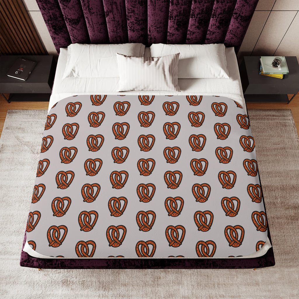 Hand-Drawn Brown Salted Pretzel Pattern Sherpa Blanket | Cozy Snack Print, Neutral Kitchen Throw