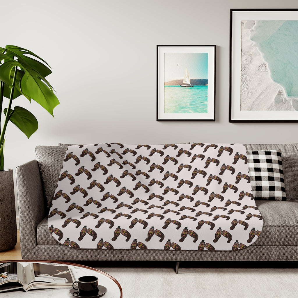Hand-Drawn Otter Duo Pattern Sherpa Blanket | Repeating Animal Print